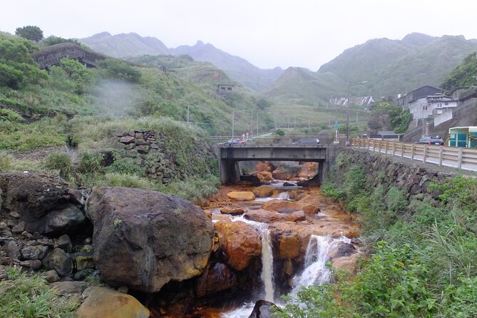 1 day North Coast Yehliu Jiufen and Shifen Private Tour - The guide can make or break the day