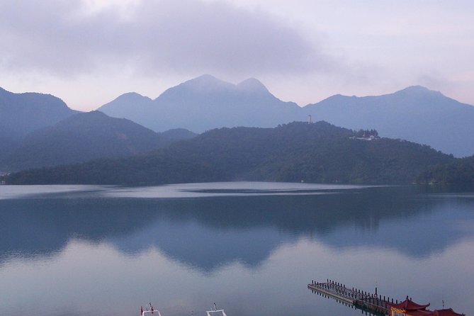 1 day tour Sun Moon Lake from Taichung - Rising above the water on the Sun Moon Lake Ropeway
