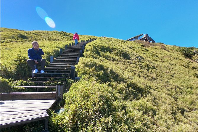 2-Day Private Tour to Sun Moon Lake and Mount Hehuan - Overnight near Qingjing Farm
