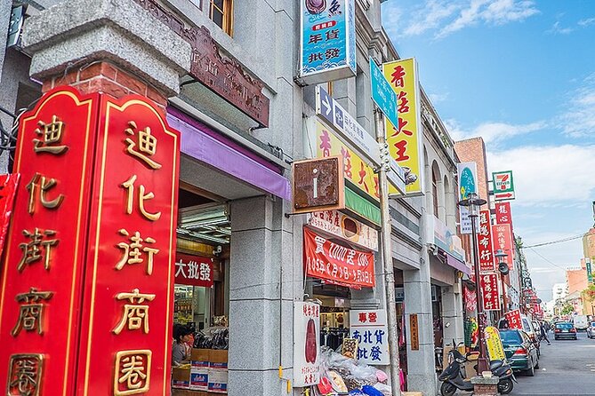 2-Hour Private Dadaocheng Walking Tour - Why Dadaocheng makes a good introduction to old Taipei