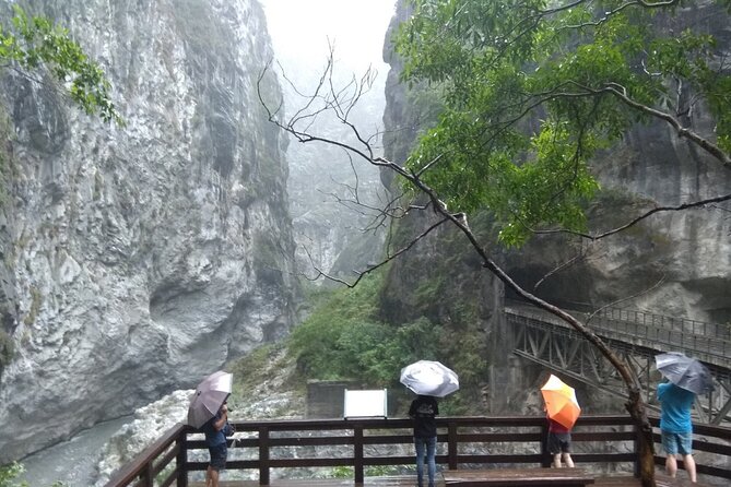 2025 Taroko Gorge Tour Excellent Cultural Stories , 8 Hours - The guide and the small-group rhythm