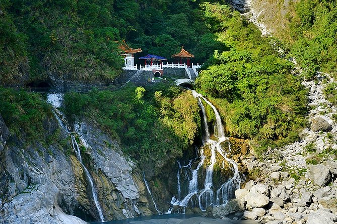 5-Day Round Taiwan Charter Car Tour - Day 5: Taroko Gorge, cliff views, and a food-and-culture finish