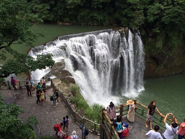 7-Hour Jiufen Night View, Shifen Waterfall & Raohe Market Tour - A seven-hour route from Taipei to the northeast coast