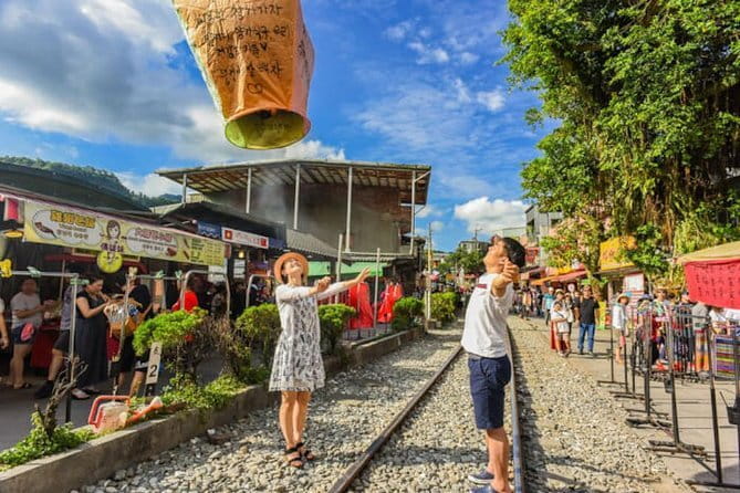 7-Hour Join tour - Jiufen Village & Shifen Town - Shifen Old Street and the railway tracks