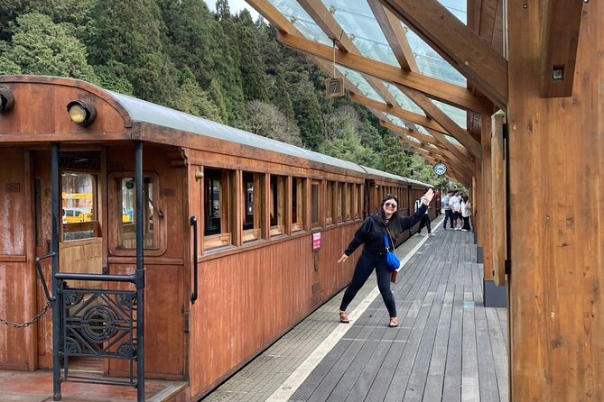 Alishan Taiwan 2 Day Private Tour from Taipei - The Giant Trees Park Trail and ancient cypress