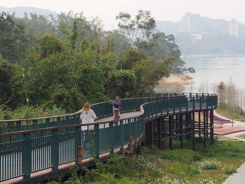 From Taipei: 1 Day Sun Moon Lake Private Tour - Reaching Ci’en Pagoda for the best view
