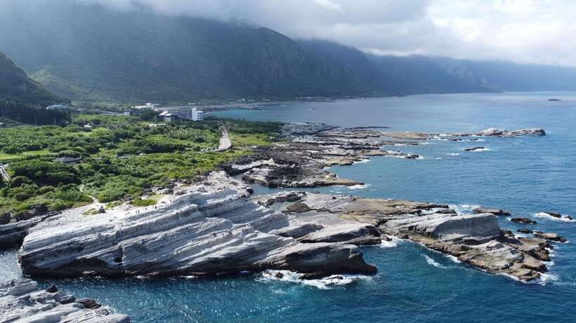 From Taipei: 5-Day Best of Round Taiwan Island Tour - Yilan offers whisky, crafts, and a difficult time choice