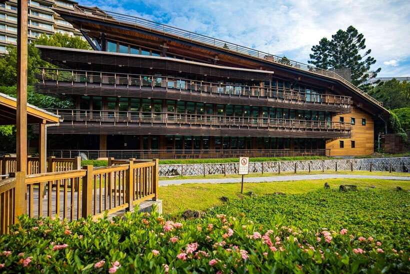From Taipei: Beitou & Yangmingshan Private Day Tour - Beitou Hot Spring Museum and the public library