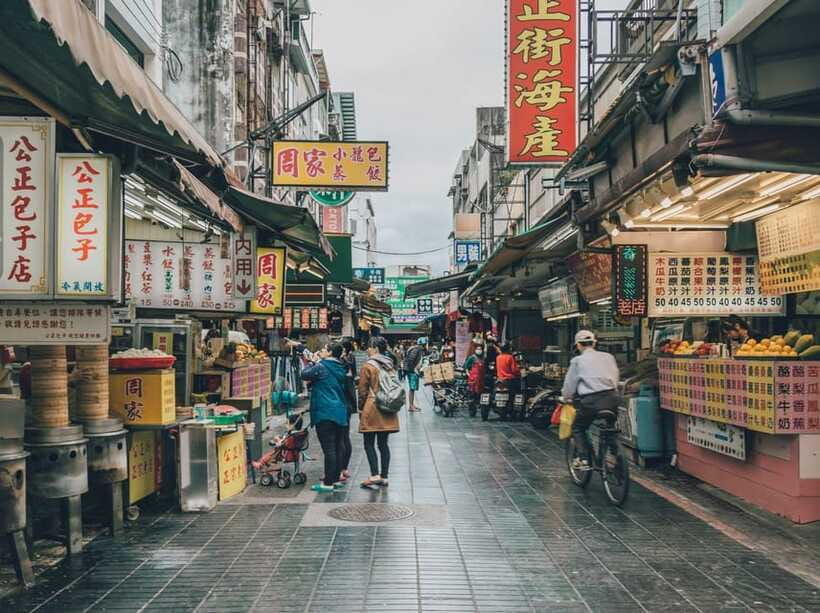 From Taipei: Best of Taiwan 9-Day Trip with Accommodation - Day 7: Yehliu, Jiufen, Shifen Waterfall, and sky lanterns
