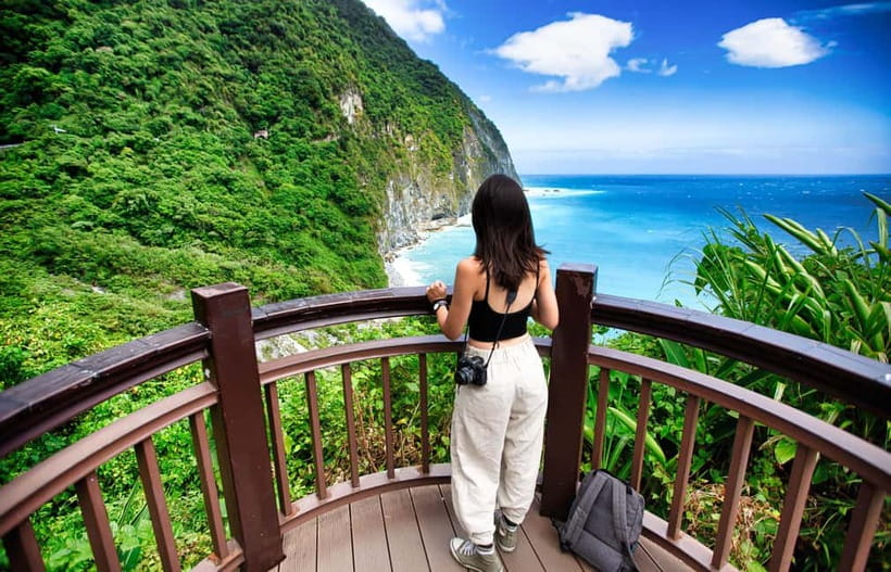 From Taipei: Best of Taiwan 9-Day Trip with Accommodation - Day 2: Sun Moon Lake’s temples and mountain water