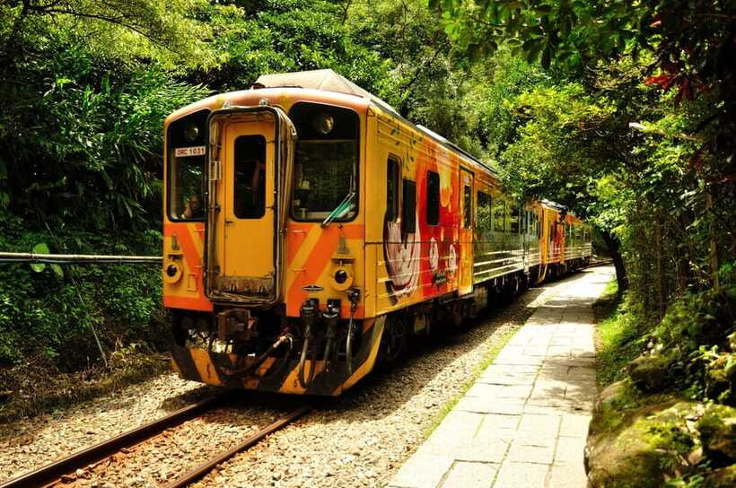From Taipei: Full-Day Trip to Jiufen, Yehliu, Shifen & More - Shifen Old Street and a sky lantern of your own