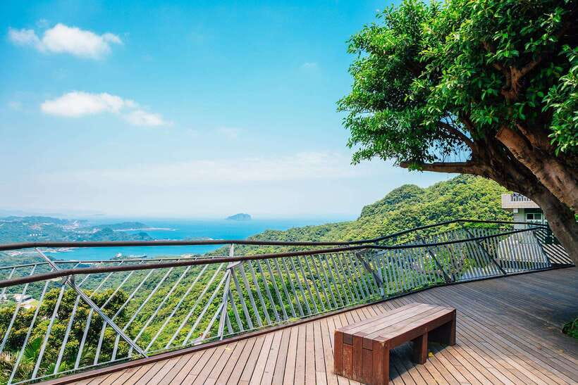From Taipei: Jiufen & Shifen The Taiwan Charm Day Tour - Why this northern Taiwan day works so well
