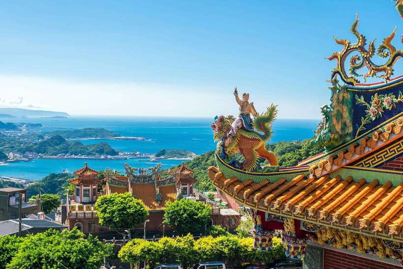 From Taipei: Jiufen & Shifen The Taiwan Charm Day Tour - What the private guide adds