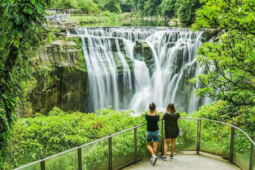 From Taipei: Jiufen & Shifen The Taiwan Charm Day Tour - Golden Waterfall: a short stop with a curious story