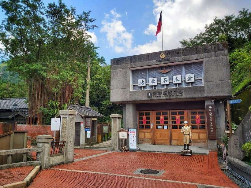 From Taipei: Old Gold Rush Town Jiufen Guided Night Tour - Baoshishan Lookout and the Bay of Two Colors