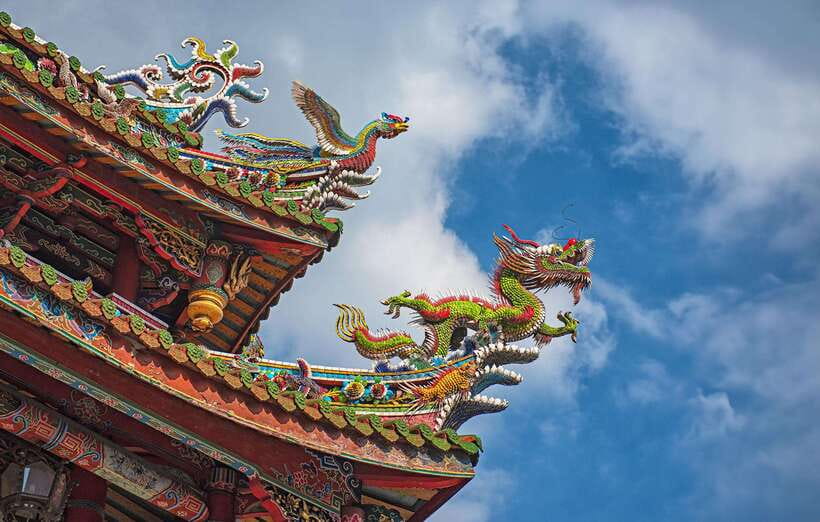 From Taipei: Private Classic Taipei Timeless Treasures Tour - Chiang Kai-shek Memorial Hall: a formal change of scene