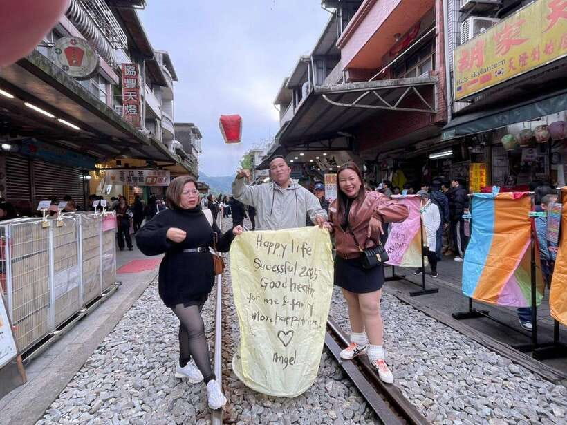 From Taipei: Shifen, Jiufen, and Yehliu Geopark Day Tour - Shifen Waterfall closes the sightseeing loop