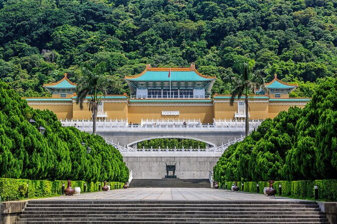 Full Day Private History Tour in Taipei City - Spending two and a half hours at the National Palace Museum