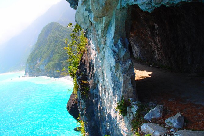 Full-Day Private Taroko National Park Tour from Hualien City - Entering Taroko through marble and water
