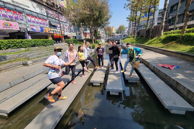 Guided Historical Tour in Taichung with Suncake DIY Experience - Ji Guang Fried Stinky Tofu, a short food lesson