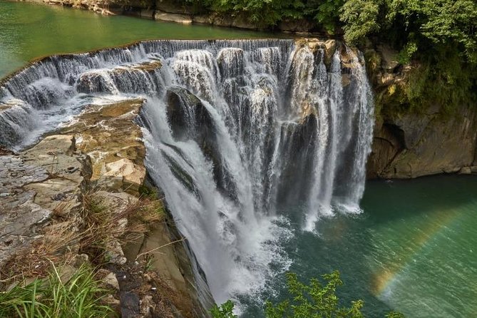 Half Day Private Tour to Jiufen, Shifen Waterfall & Pingxi Sky Lantern - Shifen Waterfall and the walk through the valley