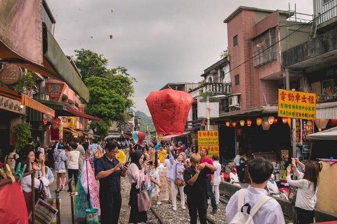 Half Day Private Tour to Jiufen, Shifen Waterfall & Pingxi Sky Lantern - The private car and the guide make the difference