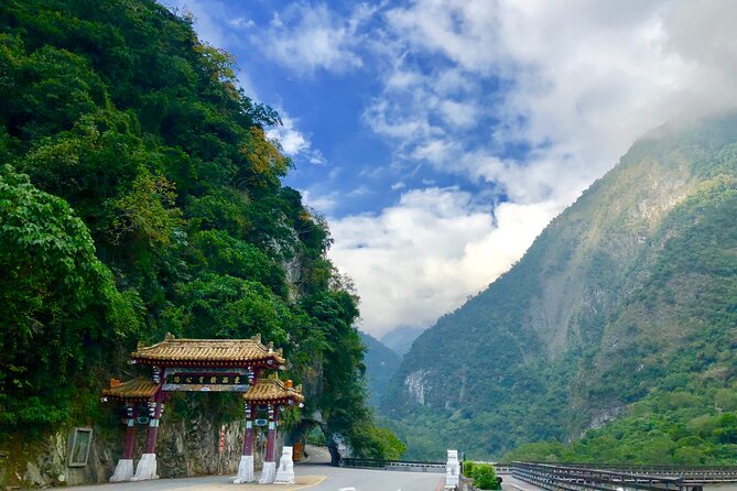 Hualien Taroko Day Tour From Ximending - Buluowan Terrace and the Mountain Views