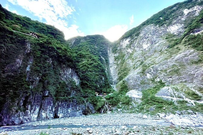 Hualien Taroko Day Tour From Ximending - First View of Taroko National Park