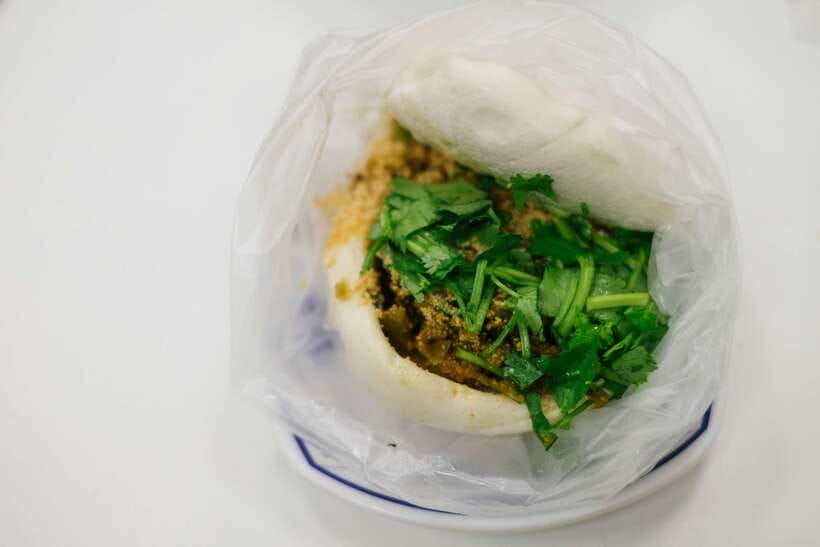 Iconic Food Tour: Local Street Food, Drinks & Sites - Timing, weather, and practical comfort