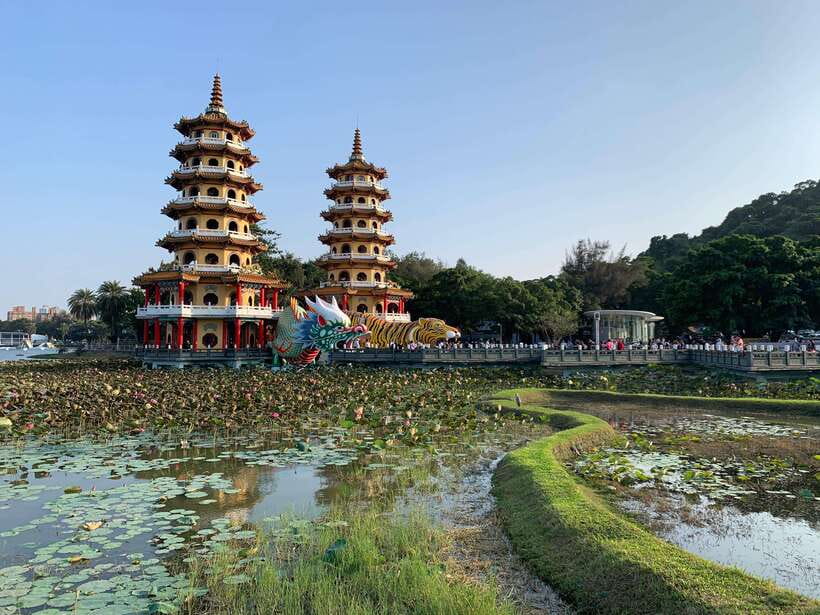 Kaohsiung: Private City Tour with Fo Guang Shan Museum - A short look at the Confucius Temple and Love River