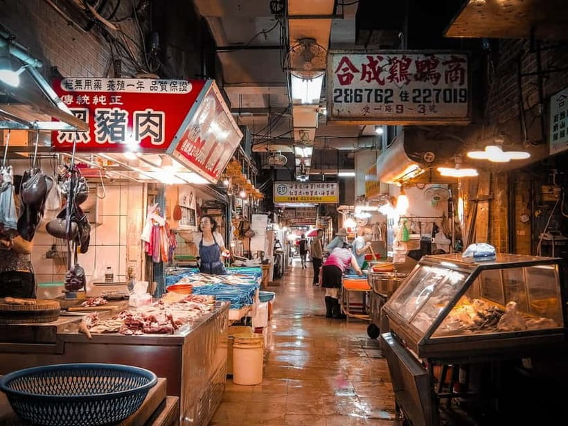 Keelung: Guided Walking Tour with Snacks and Drink - Keelung’s harbor city story starts at Customs Office