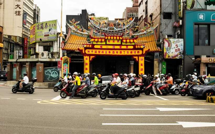 Keelung: Guided Walking Tour with Snacks and Drink - Who will get the most from this Keelung walk?
