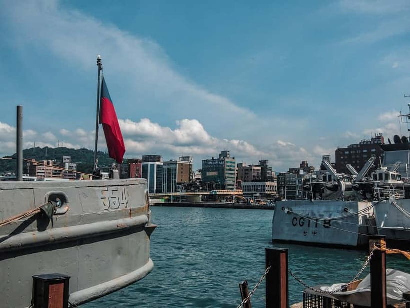 Keelung: Guided Walking Tour with Snacks and Drink - Chenghuang Temple and the living side of Keelung