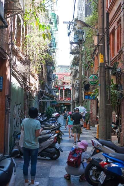 Keelung: Guided Walking Tour with Snacks and Drink - Columbus Alley and Keelung’s backstreet character