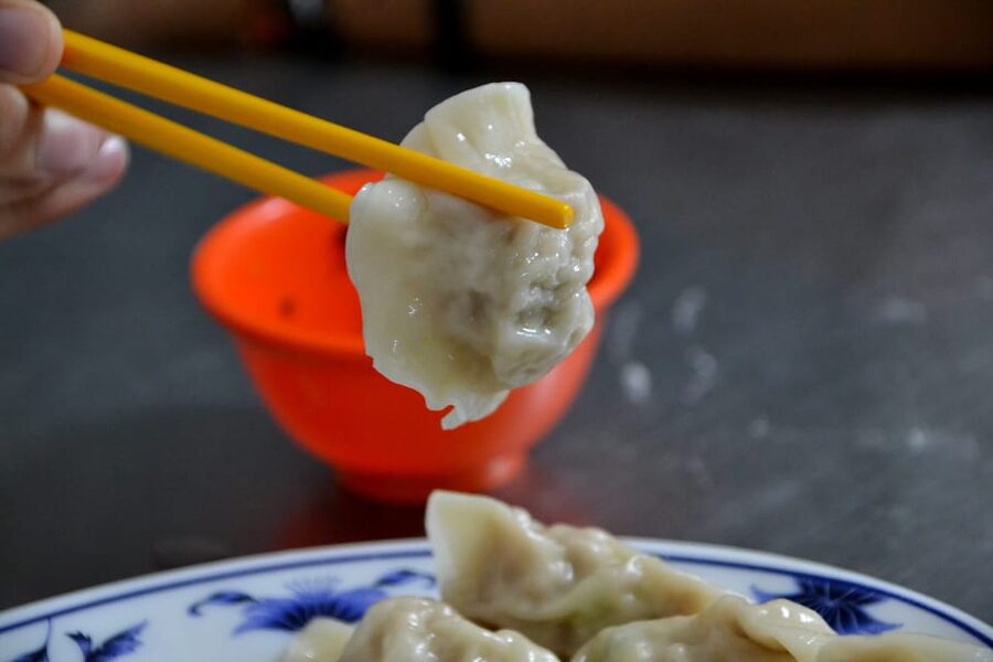 Keelung Half-Day Food Tour: Explore Day & Night Markets - The temple stop and the stories behind the food
