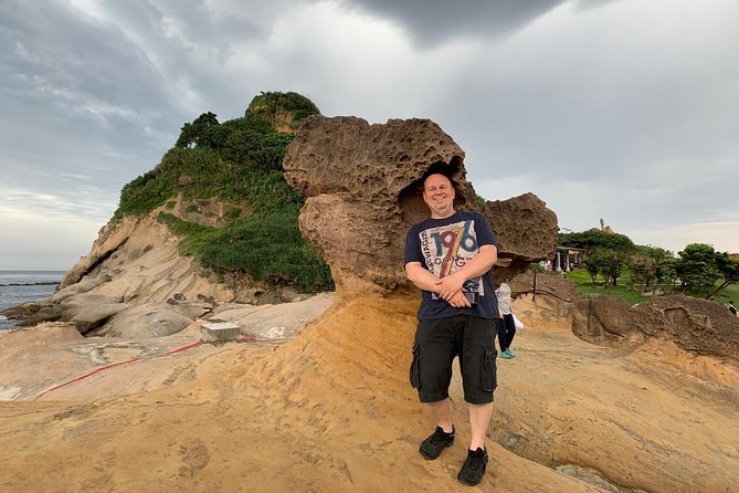 Keelung Shore Excursion: Yehliu Geopark, Jiufen, Houton Cat Village Private Tour - What the Private Format Really Adds