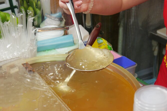 Local Favorites: Taiwan Night Market Food Tour in 2 hours - Vegetarian choices and food limits