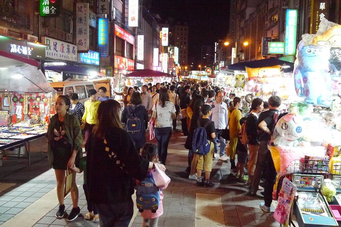 Local Favorites: Taiwan Night Market Food Tour in 2 hours - The guide’s role: food help plus neighborhood context