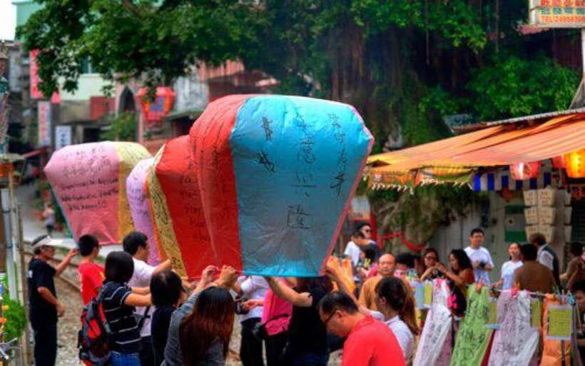 New Taipei: Pingxi Sky Lantern Festival Experience in Shifen - Why Shifen turns a simple lantern into a meaningful stop