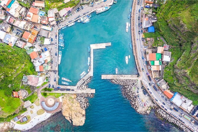 Northeast Coast Instagram Photo Tour in Keelung & New Taipei - Bitou Cape: cliffs, ocean, and the lighthouse