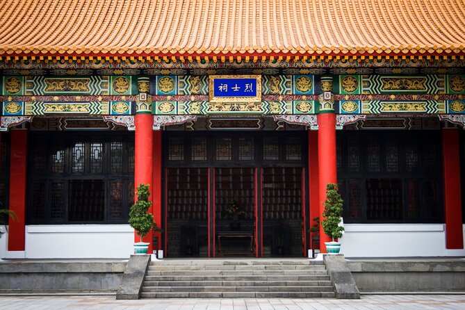 One-Day Historical and Heritage Tour in Taipei - Longshan Temple brings Taipei’s faith into the open