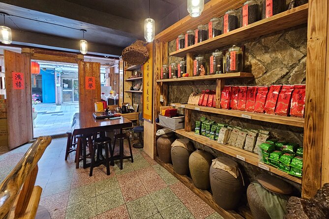 Pinglin Tea Culture & Maokong Day Tour from Taipei - The tea tasting in Pinglin Old Street