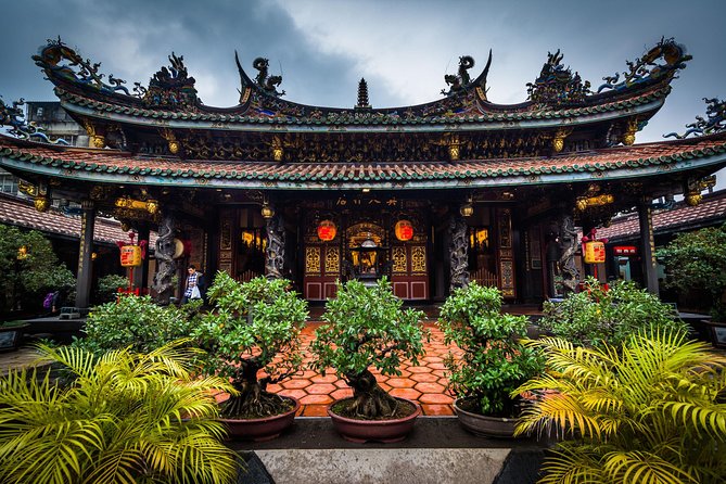 Private Car: 8 Hour Highly Customized Taipei City Exploration! - Confucius Temple: calm details away from the crowds