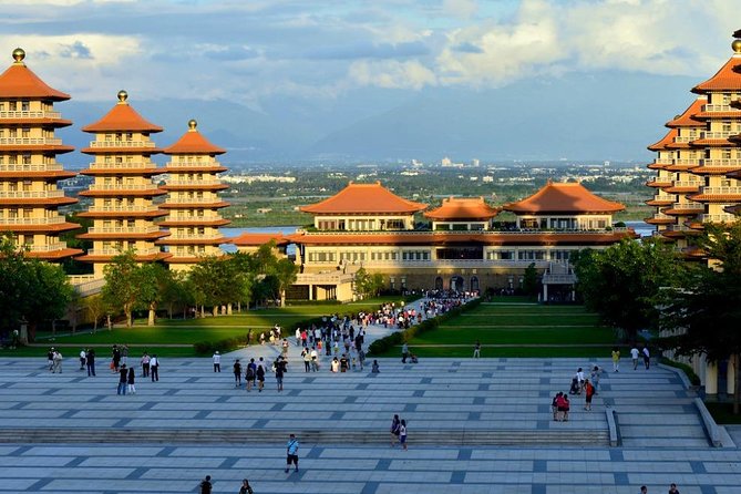 Private Classic Kaohsiung Day Tour - What private guiding adds to the day