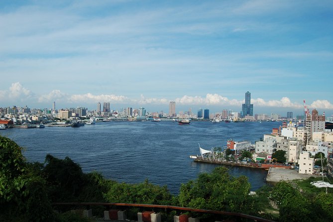 Private Classic Kaohsiung Day Tour - Dragon Tiger Tower, a short look at Taoist tradition
