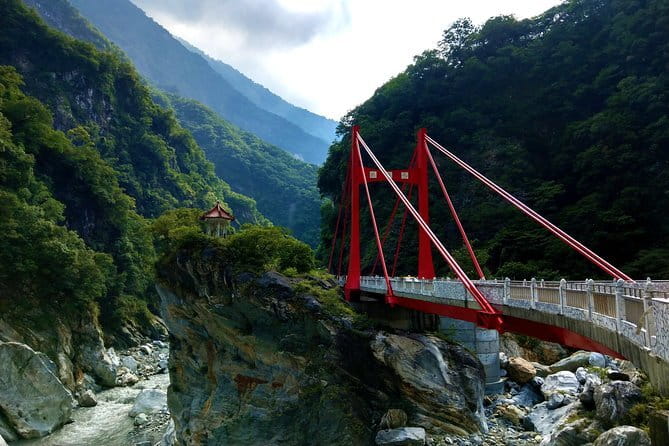 Private East Coast & Jade Hunting Day Tour with Local Expert - Shimen’s rock arch and car-shaped cave