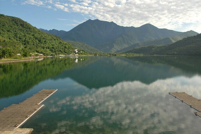 Private East Coast & Jade Hunting Day Tour with Local Expert - Liyu Lake adds a quieter final stop