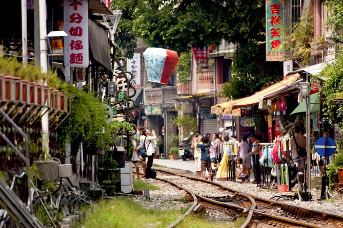 Private Jiufen & Pingxi Day Tour with English-Speaking Guide - Guides, flexibility, and the real quality of the day