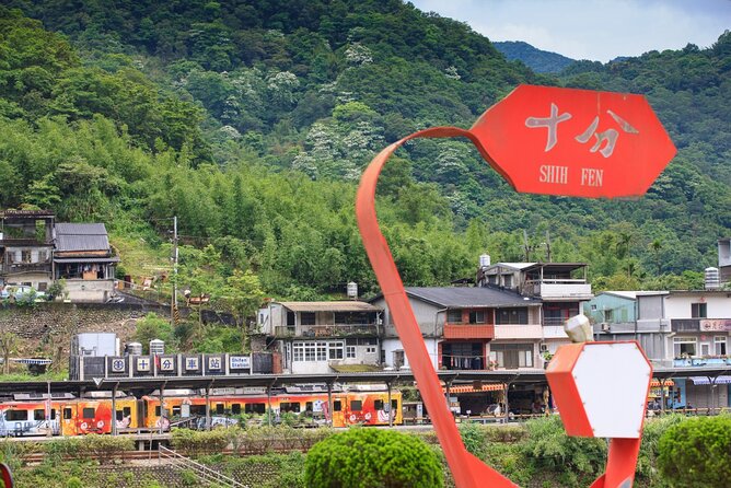 [Private] Jiufen Village & Shifen Town from Taipei with Pickup - Time, Traffic, and the Eight-Hour Promise