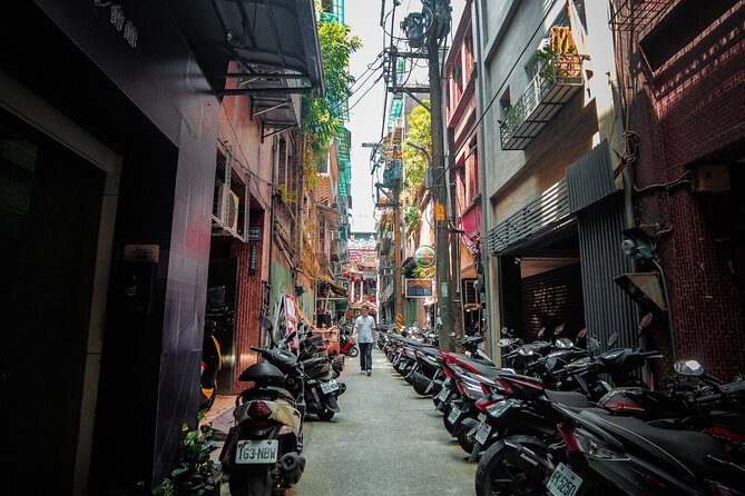 Private Keelung Cultural Walk: Markets, Streets & Local Life - The private format is the main value